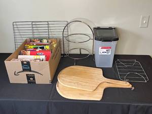 lot 250 image: Kitchen Accessories and Cookbook Lot