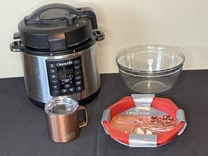 lot 252 image: Crockpot  Yeti Mug  Crofton Scilicone Round Pan