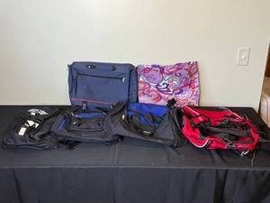 lot 273 image: Lot of 6 Assorted Bags and Backpacks