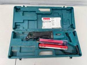 lot 2 image: Makita JR3000V Reciprocating Saw with Bi-Metal Blades and Case