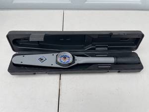 lot 6 image: Armstrong Industrial Hand Tools Torque Wrench Model 64-402A