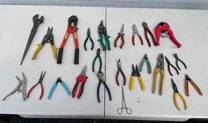 lot 46 image: Assorted Hand Tools Collection