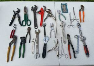 lot 48 image: Assorted Hand Tools Lot