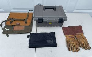 lot 135 image: Various Tool Storage and Work Gear Lot
