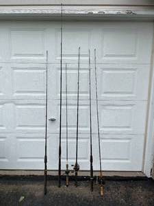 lot 191 image: Lot of 5 Vintage Fishing Rods with Reels