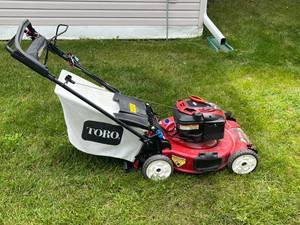lot 283 image: Toro Recycler 22 Lawn Mower with Personal Pace and Briggs & Stratton Engine