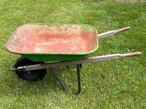 lot 284 image: Green Metal Wheelbarrow with Single Pneumatic Tire