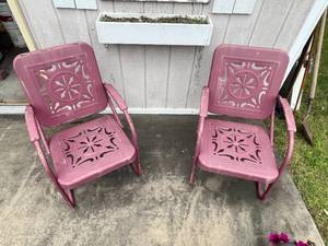lot 287 image: Pair of Vintage Metal Patio Chairs
