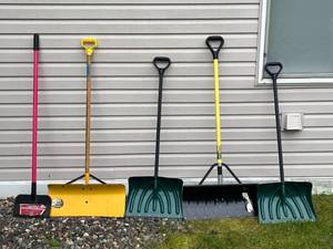 lot 289 image: Lot of 5 Assorted Snow Shovels