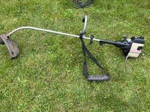 lot 294 image: Craftsman Gas-Powered String Trimmer