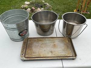 lot 301 image: Lot of 3 Metal Buckets and 1 Tappan Bake Tray
