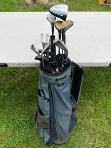 lot 302 image: Spalding Golf Club Set with Bag and Accessories