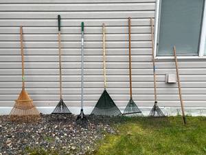 lot 309 image: Lot of 7 Various Garden Rakes