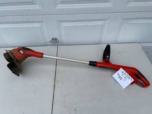 lot 147 image: Black & Decker GrassHog 12-Inch 18V Cordless String Trimmer