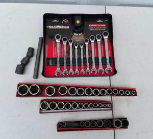lot 158 image: GearWrench Ratcheting Combination Wrench Set & Mac Tools Socket Set