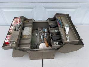 lot 186 image: Vintage Craftsman Metal Toolbox with Assorted Tools and Parts