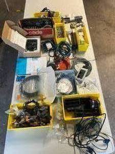 lot 71 image: Assorted Industrial Electrical Parts and Connectors Lot