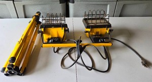 lot 92 image: Dual Head Work Light with Tripod Stand