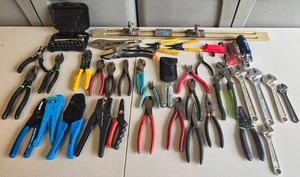 lot 120 image: Assorted Hand Tools and Accessories