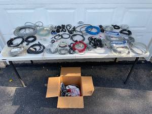 lot 327 image: Assorted Lot of Computer and Video Cables