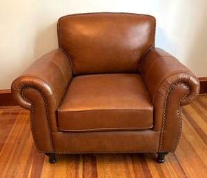 lot 5 image: Outstanding Abbyland Leather Chair with Ottoman