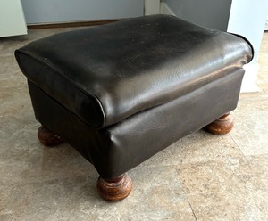 lot 203 image: Vintage Leather Ottoman