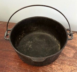 lot 205 image: Wagner Ware Cast Iron Pot