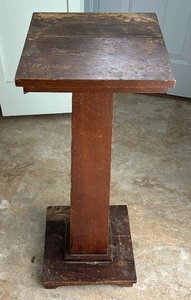 lot 207 image: Vintage Arts and Crafts Style Wooden Pedestal