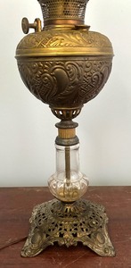 lot 220 image: Antique Victorian Bradley and Hubbard Parlor Lamp Base
