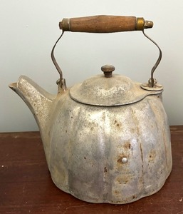 lot 224 image: Variety of Vintage Metal Items in cladding a Vintage Teapot & Metal Bookend