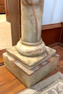 lot 40 image: Vintage Marble Pedestal