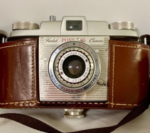 lot 135 image: Vintage Kodak Pony 135 35mm Camera and Weston Master III Photo Studio Light Meter