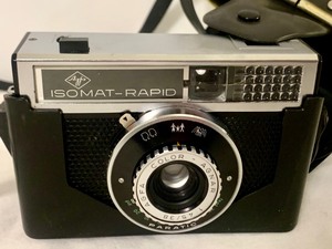 lot 124 image: Vintage Agfa Isomat Rapid 35mm Film Camera with Case