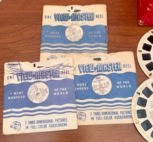lot 102 image: Vintage Viewfinder with Vintage Reels
