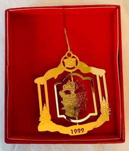 lot 109 image: Vintage Cadillac Car Department 24 Gold Finish Ornaments