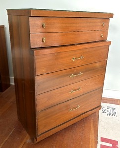 lot 7 image: Bassett Vintage Mid Century Modern Four Drawer Dresser