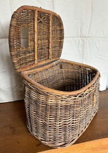 lot 252 image: Vintage Fishing Basket