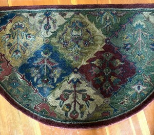 lot 266 image: Lovely Rug