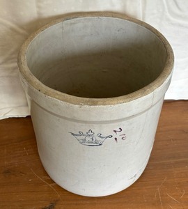 lot 269 image: Vintage 3 Gallon Crock