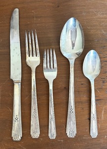 lot 273 image: Oneida Flatware Grouping