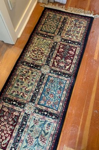 lot 275 image: Runner by Shaw Rugs