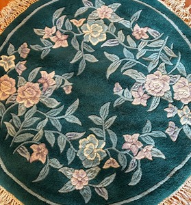 lot 305C image: Gorgeous Round Green Floral Pattern Rug