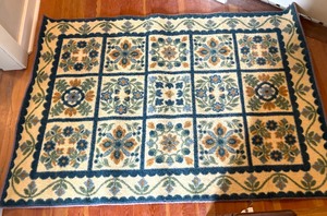 lot 41 image: Lovely Area Rug