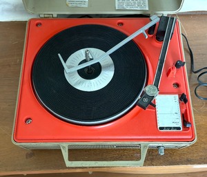 lot 277 image: Vintage General Electric Automatic Turntable  Record Player
