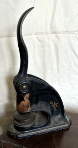 lot 279 image: Variety of Vintage Wares including an Antique Wooden Dresser Box