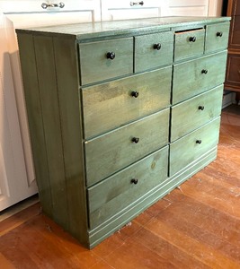 lot 281 image: Vintage Dresser