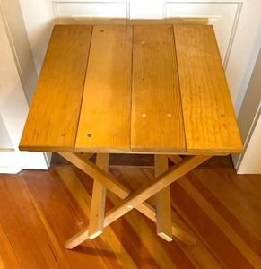 lot 283 image: Fine Folding Table