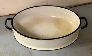 lot 286 image: Vintage Enamel Roasting Pan