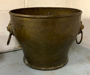 lot 358 image: Vintage Brass Planter with Lion Head Details
