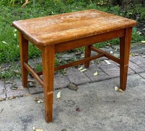 lot 400 image: Wooden Accent Table